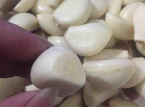 腌制臘八蒜，只加醋大錯特錯！加點(diǎn)“它”，蒜瓣更脆更香