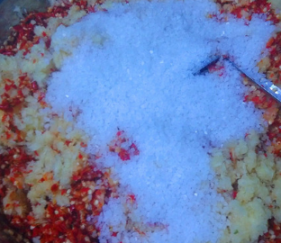 制作剁椒醬時可否用料酒和腌制鹽替代白酒？